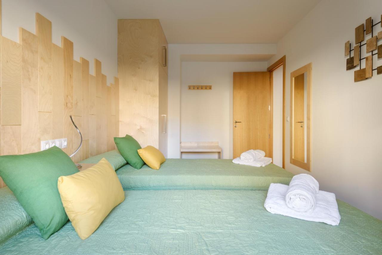 Otal Urban De "Casa Otal" Apartment Jaca Exterior photo