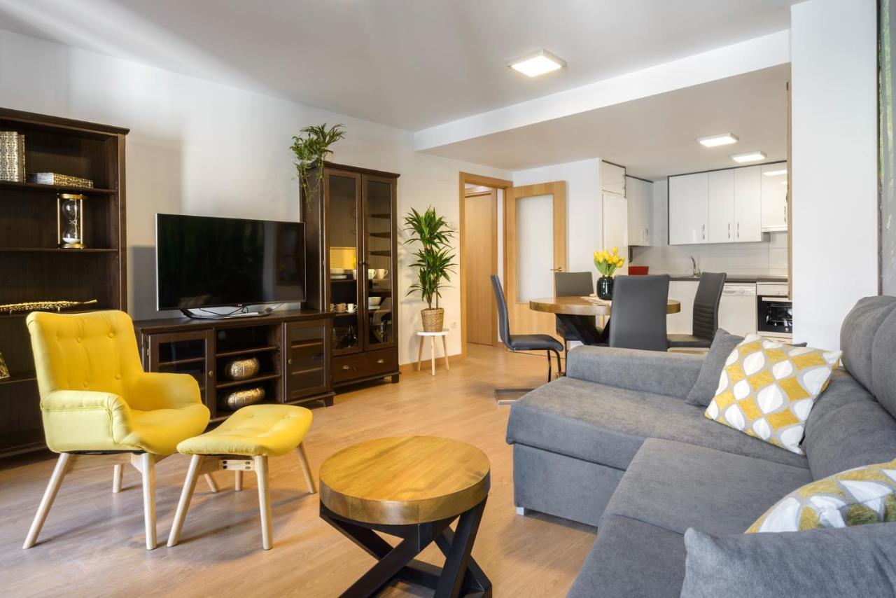 Otal Urban De "Casa Otal" Apartment Jaca Exterior photo