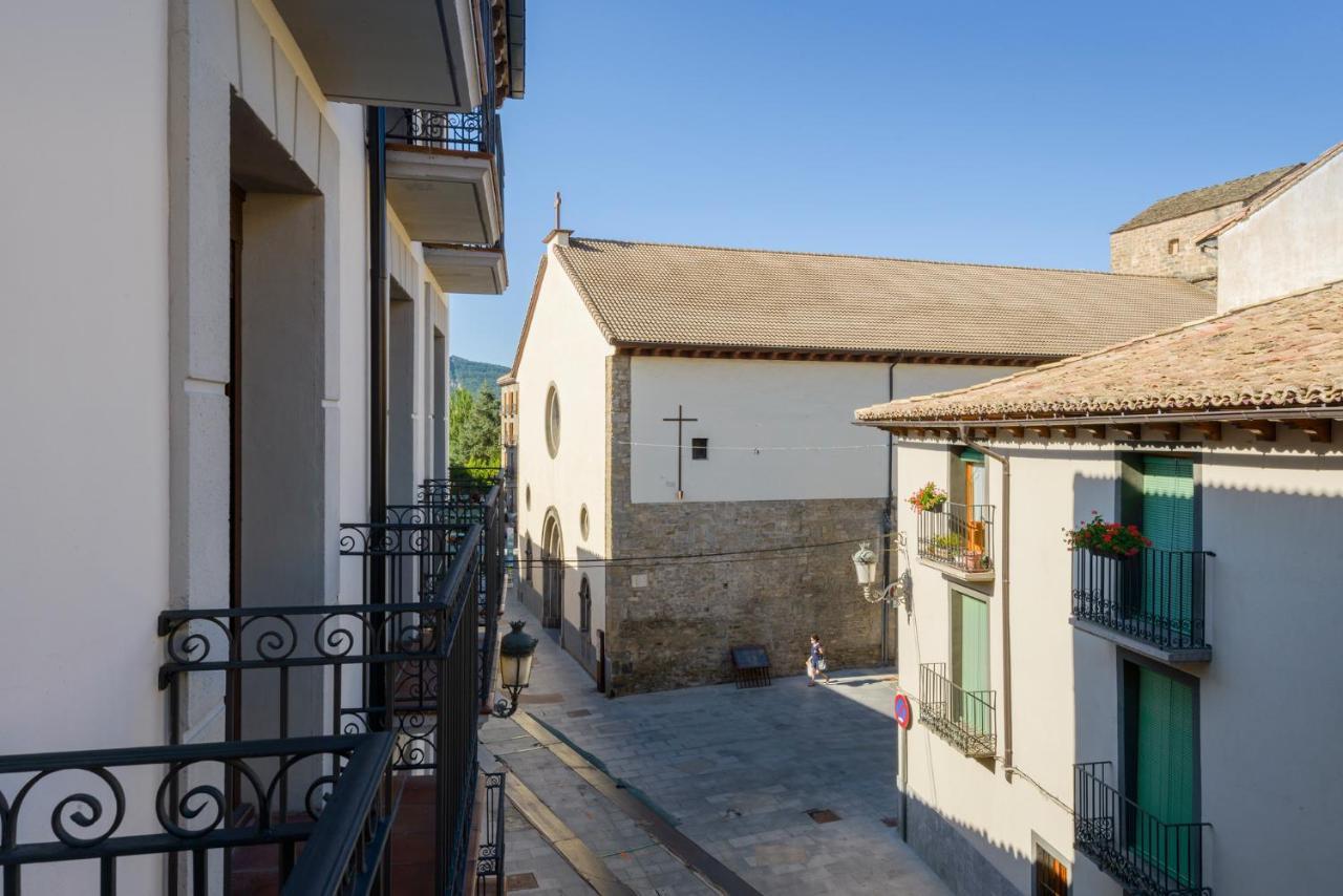 Otal Urban De "Casa Otal" Apartment Jaca Exterior photo